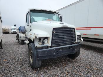  Salvage Freightliner 114sd