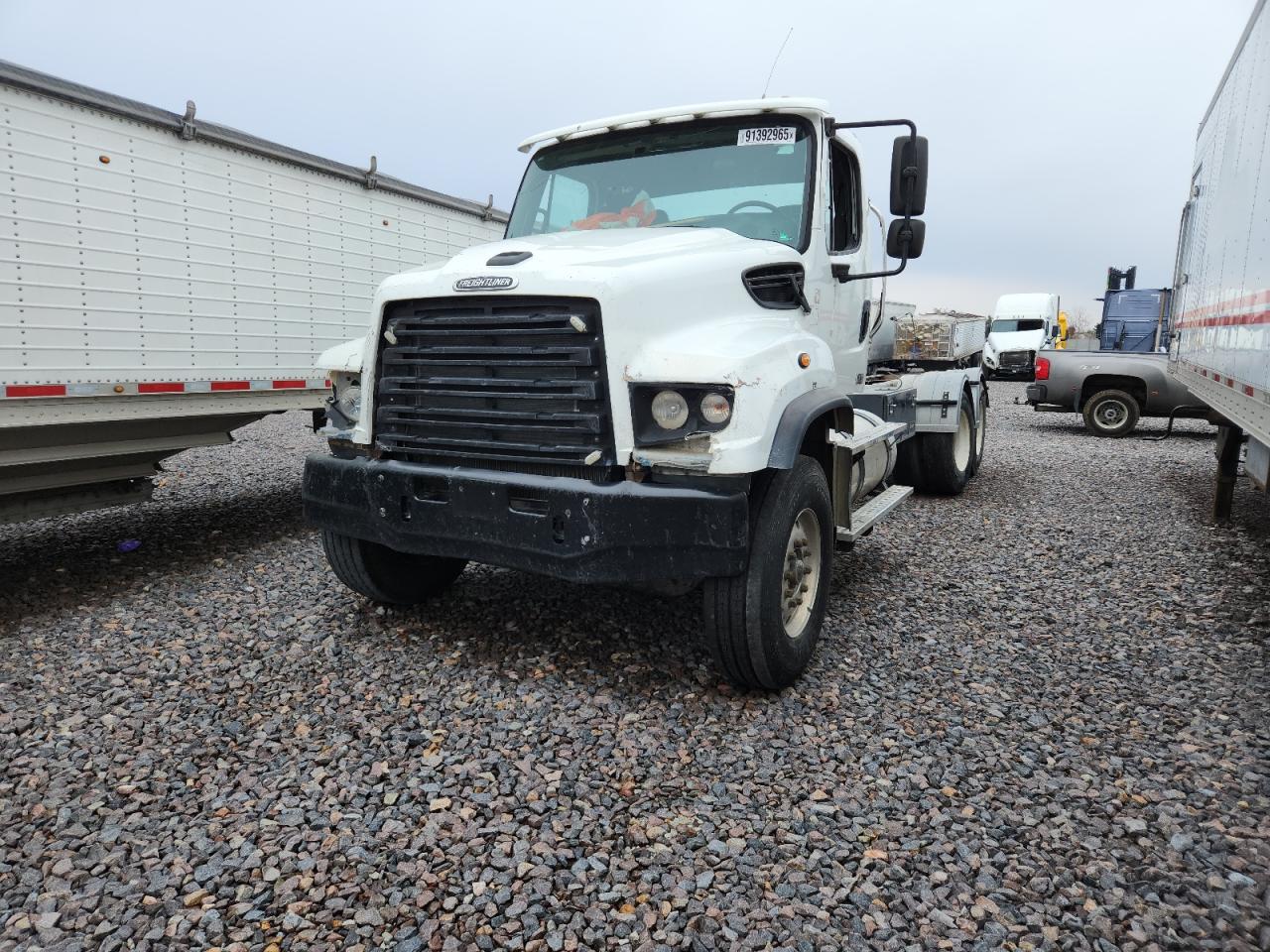 Freightliner 114sd Image 4