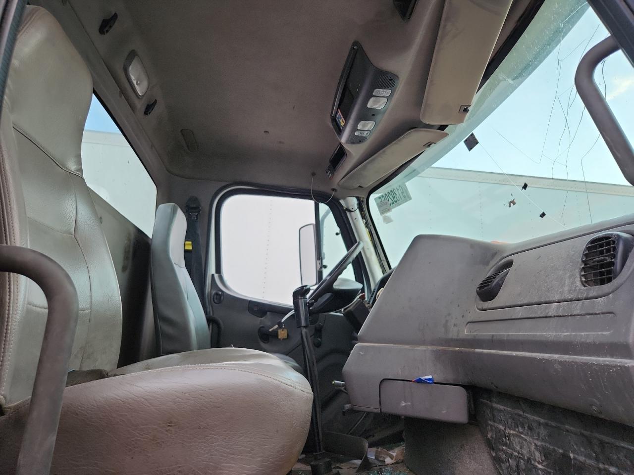 Freightliner 114sd Image 2