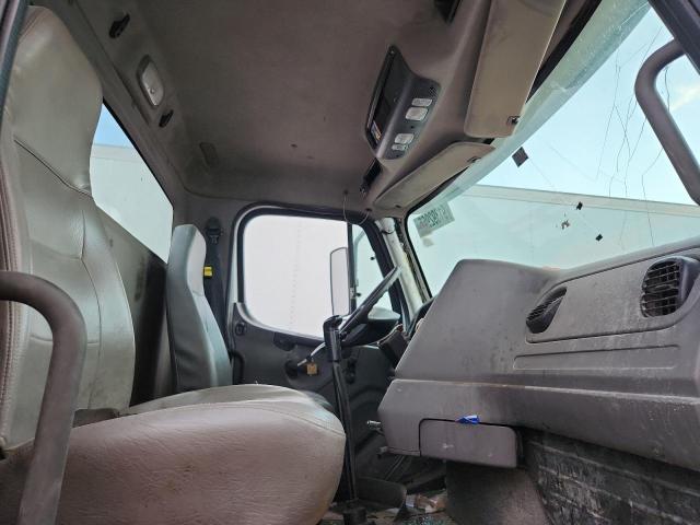 Freightliner 114sd Image 2