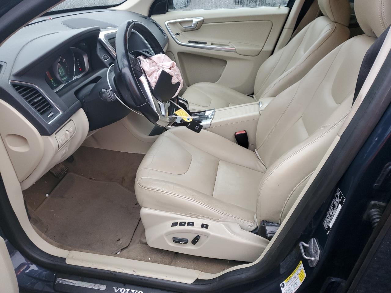 Volvo XC60 3.2 Platinum Image 2