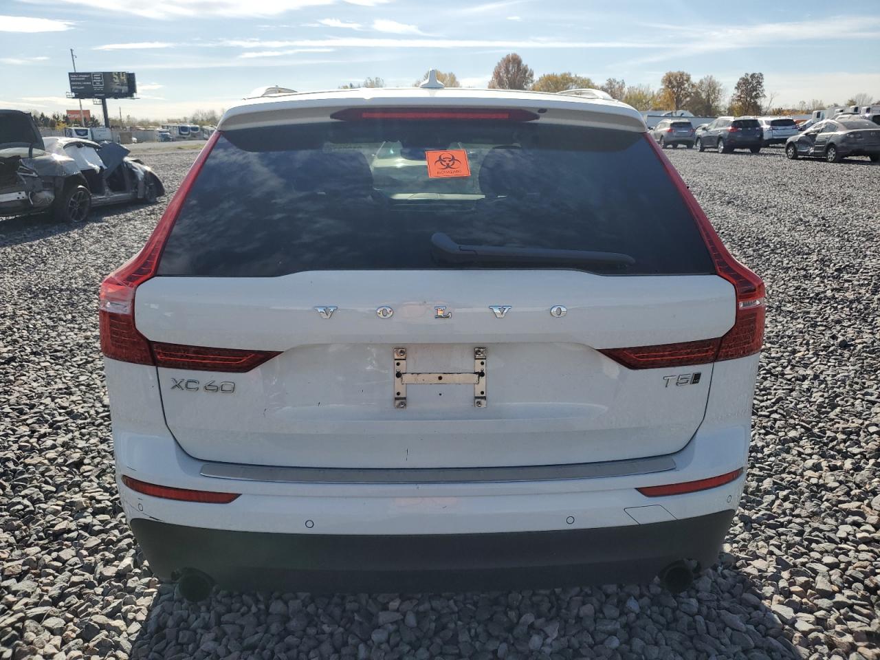 Volvo XC60 T5 Momentum Image 3