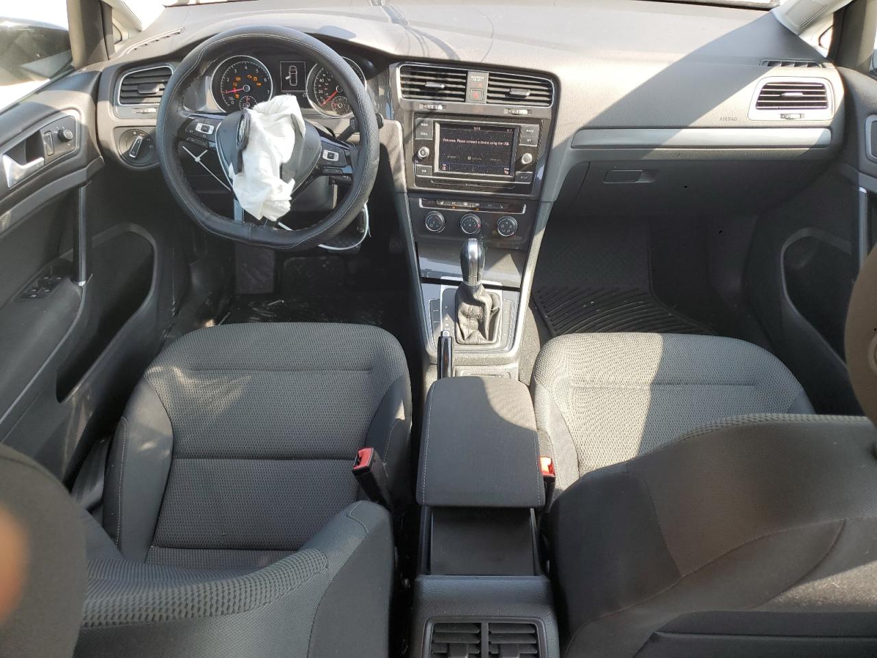 Volkswagen Golf S Image 10