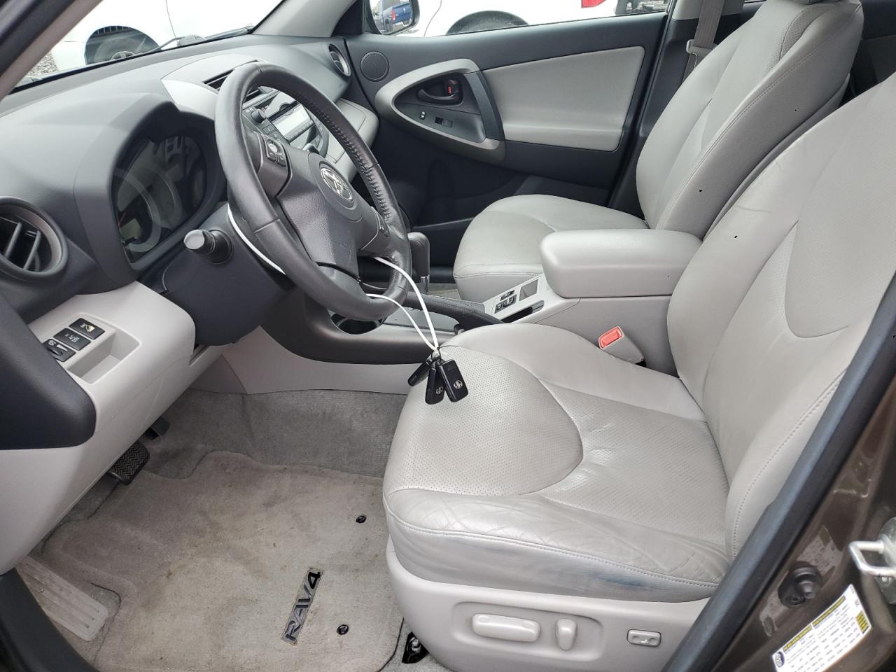 Toyota RAV4 Limited Image 2