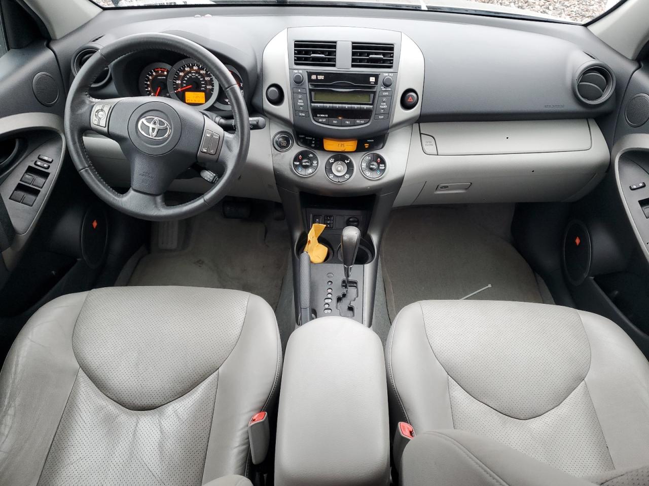 Toyota RAV4 Limited Image 3