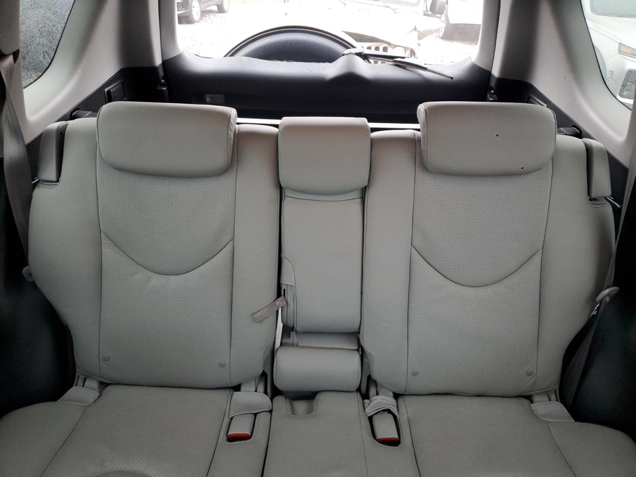 Toyota RAV4 Limited Image 8