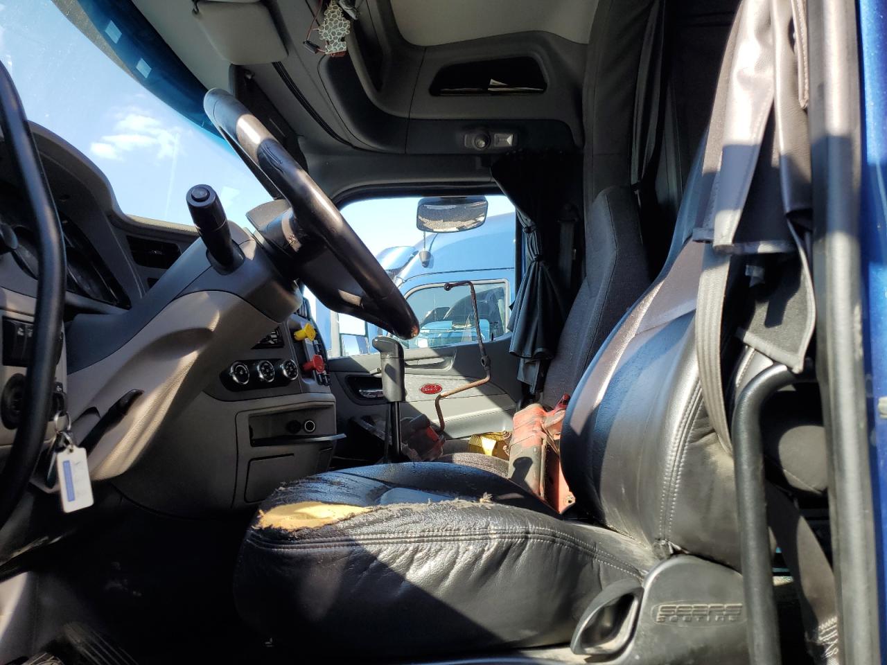 Peterbilt Tractor 579 Image 5