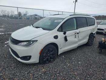  Salvage Chrysler Pacifica
