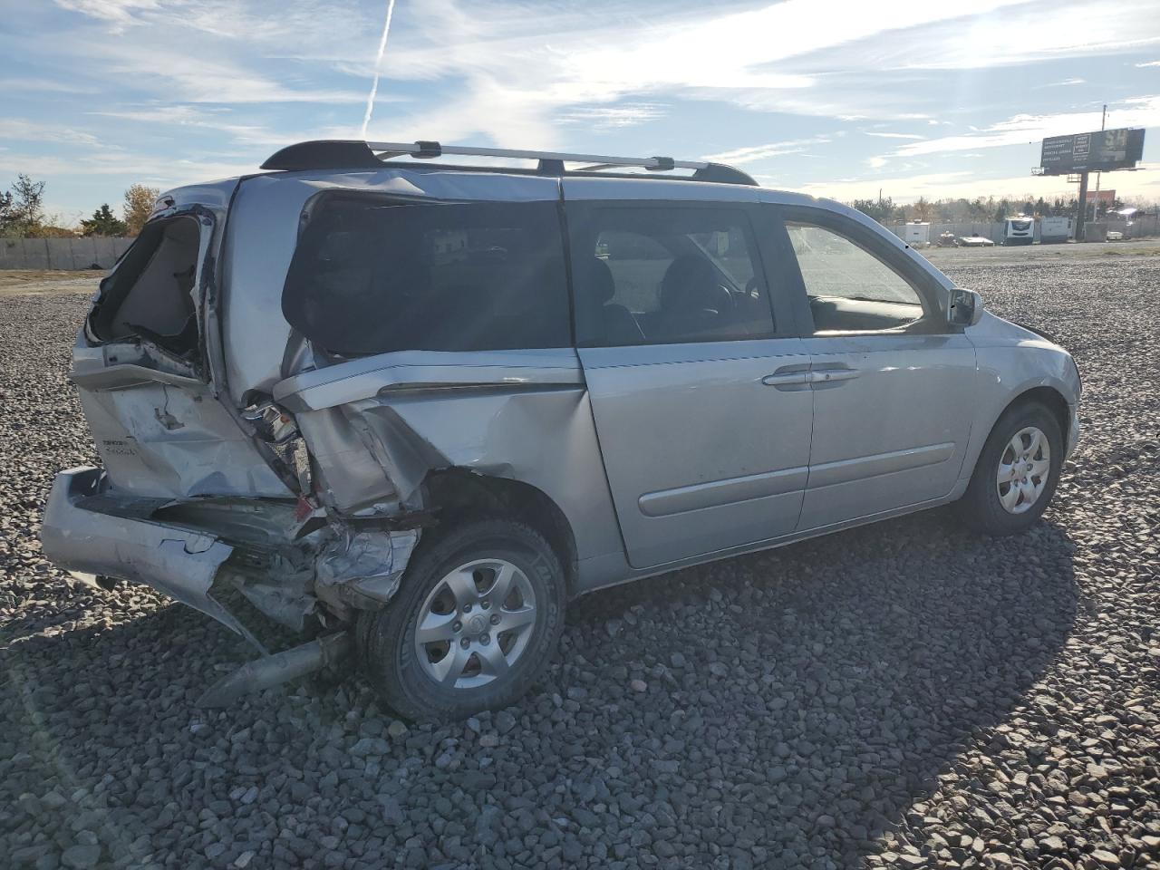 Kia Sedona Ex Image 2