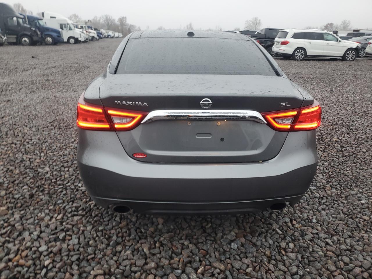 Nissan Maxima 3.5s Image 4