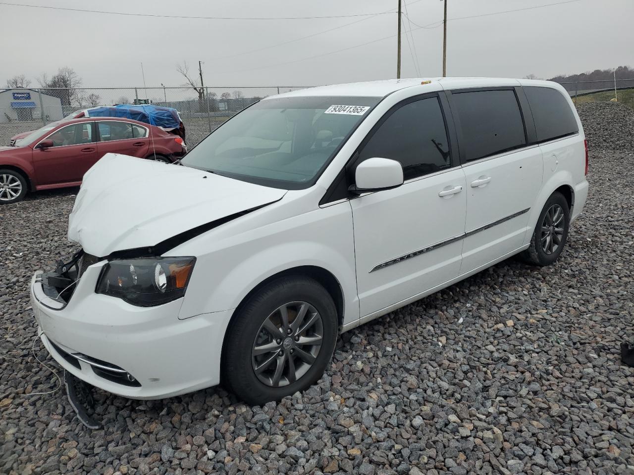 Chrysler Minivan S Image 1