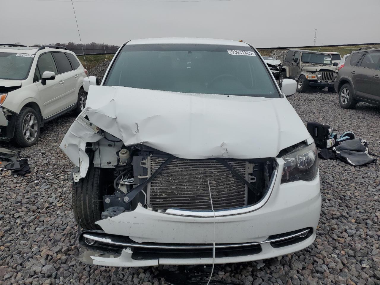 Chrysler Minivan S Image 10