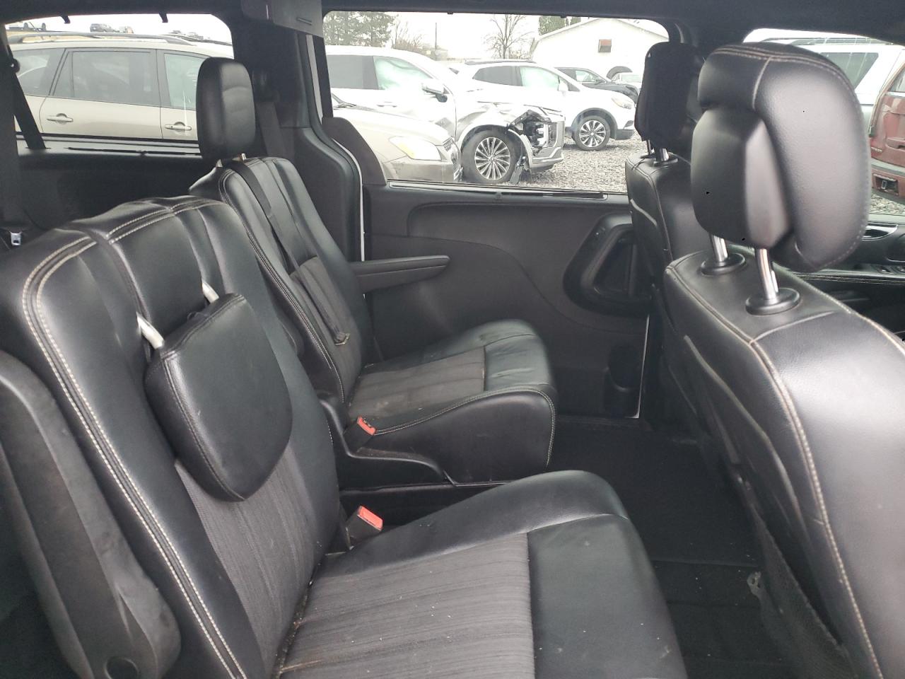 Chrysler Minivan S Image 7