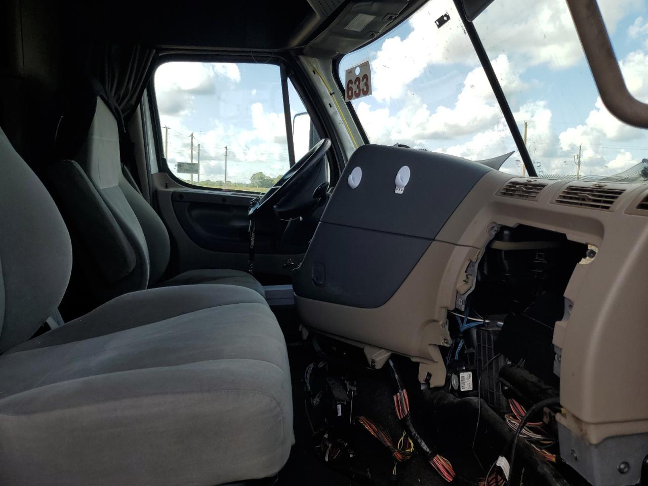 Freightliner Cascadia 1 Image 10