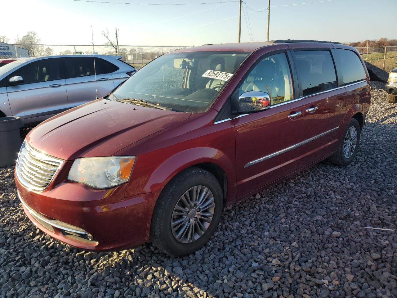 Chrysler Minivan Touring L Image 1