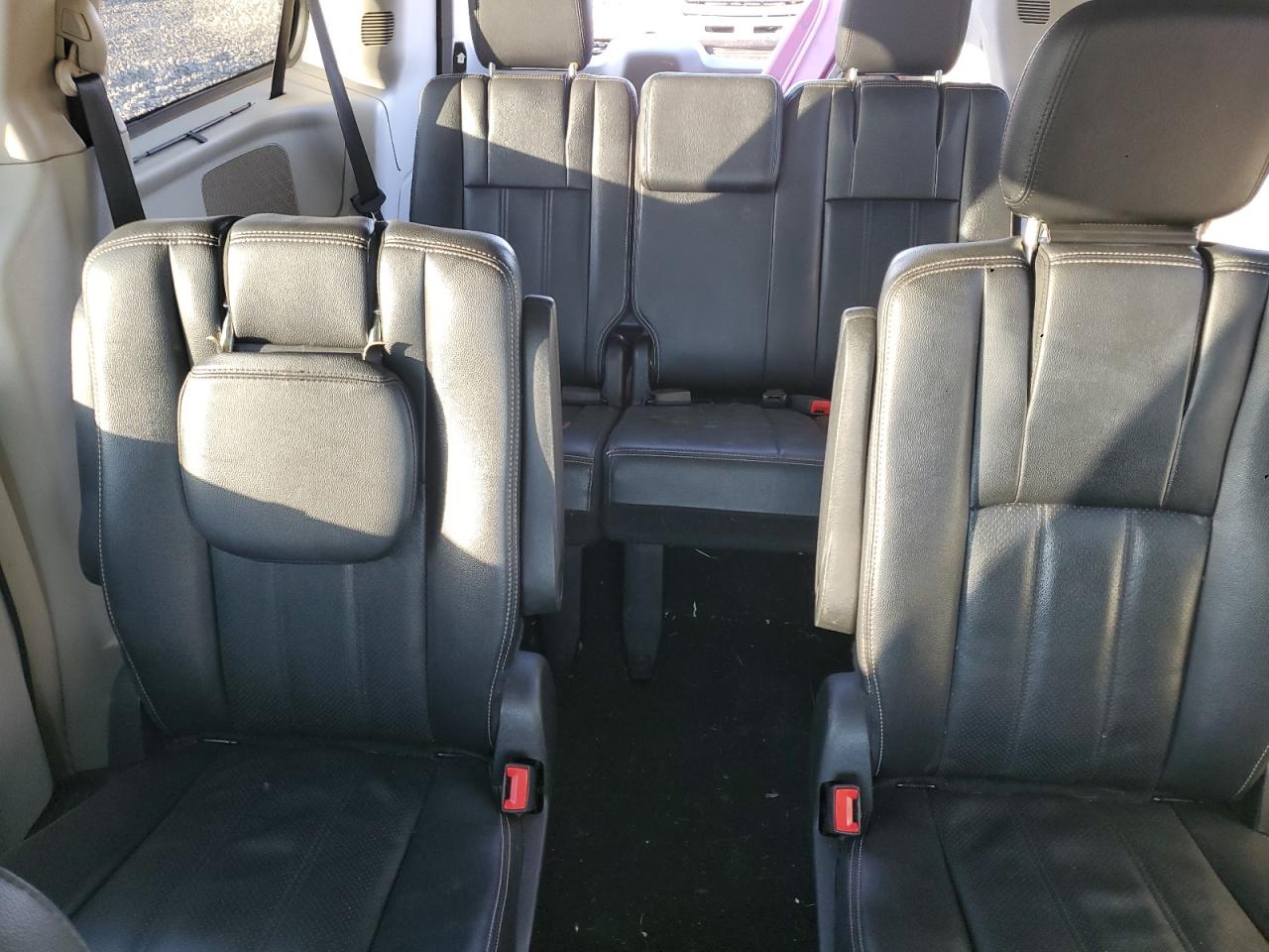 Chrysler Minivan Touring L Image 9