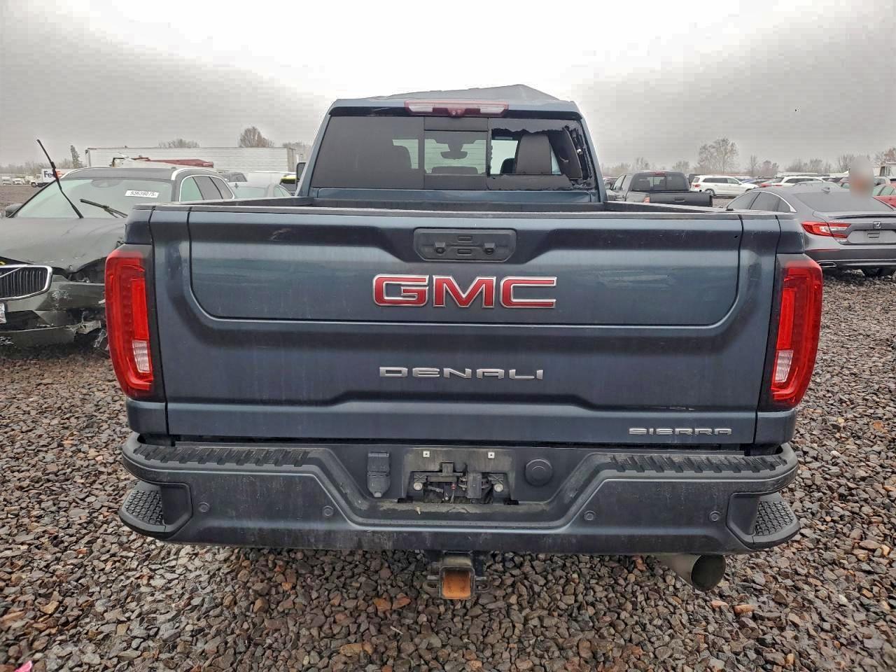 GMC Sierra K2500 Denali Image 4