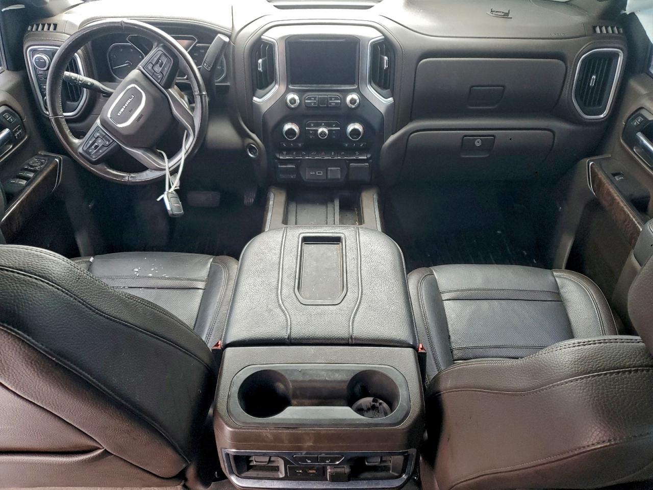 GMC Sierra K2500 Denali Image 8