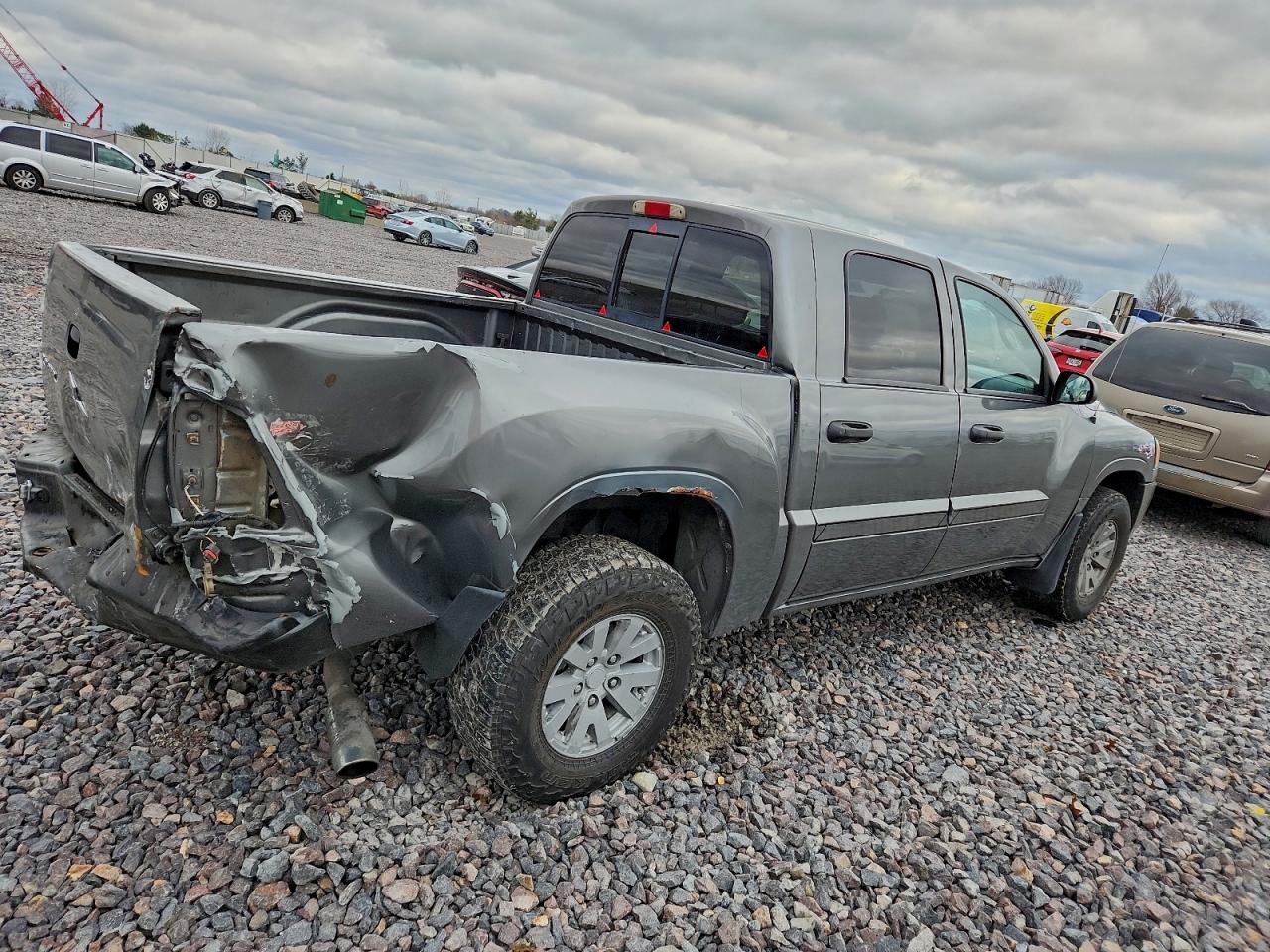 Mitsubishi Raider Ls Image 5