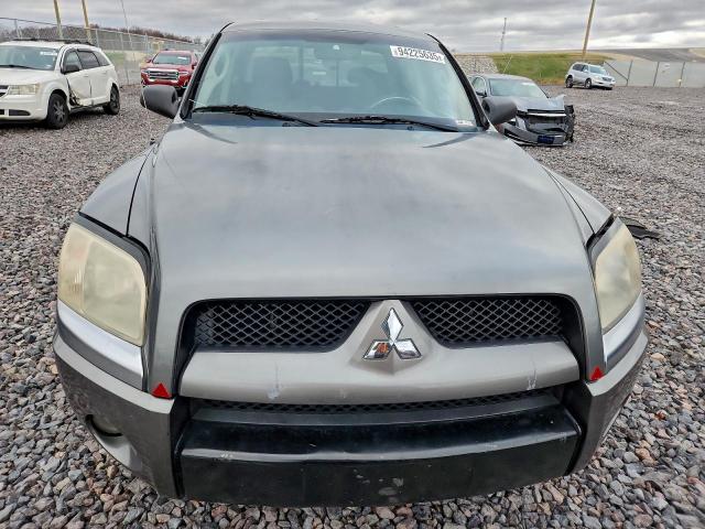 Mitsubishi Raider Ls Image 2