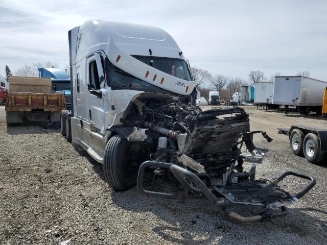  Salvage Freightliner Cascadia 1