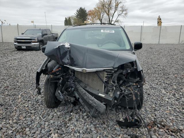 Chrysler Minivan Touring Image 12