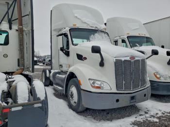  Salvage Peterbilt 579