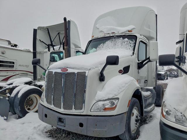 Peterbilt 579 Image 2