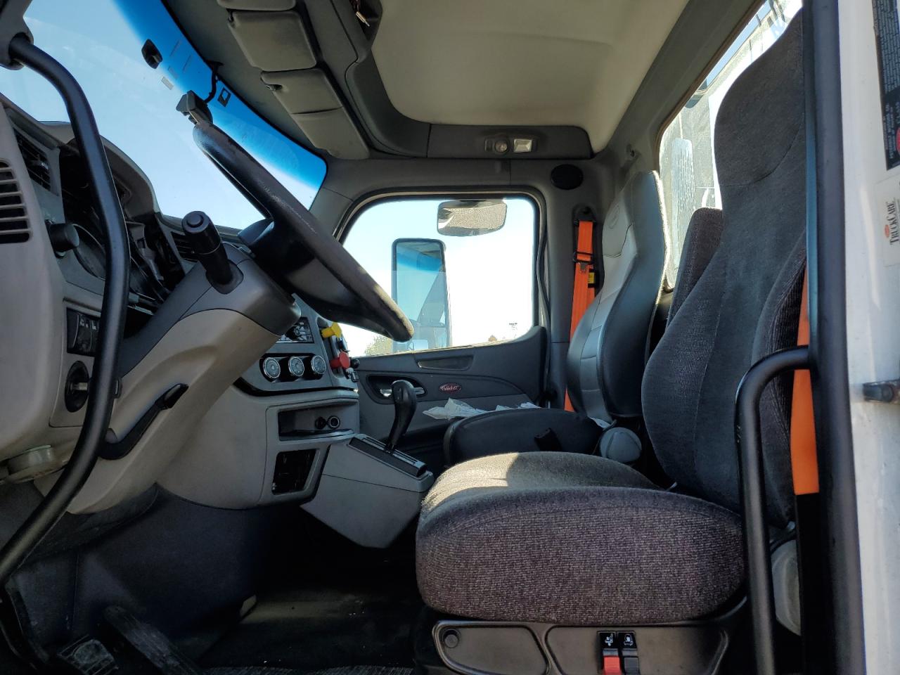 Peterbilt 579 Image 6