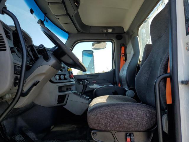 Peterbilt 579 Image 6