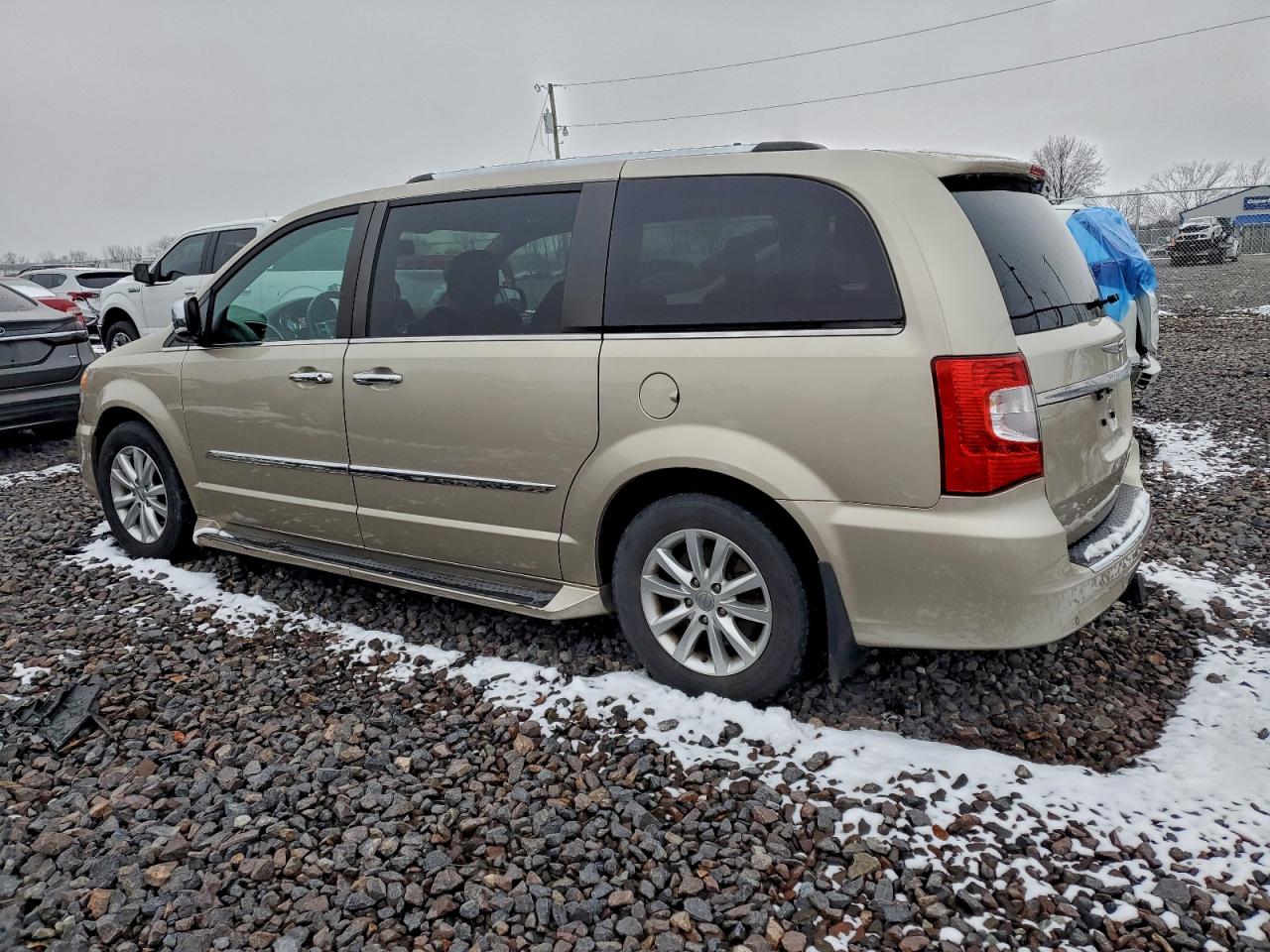Chrysler Minivan Limited Platinum Image 10