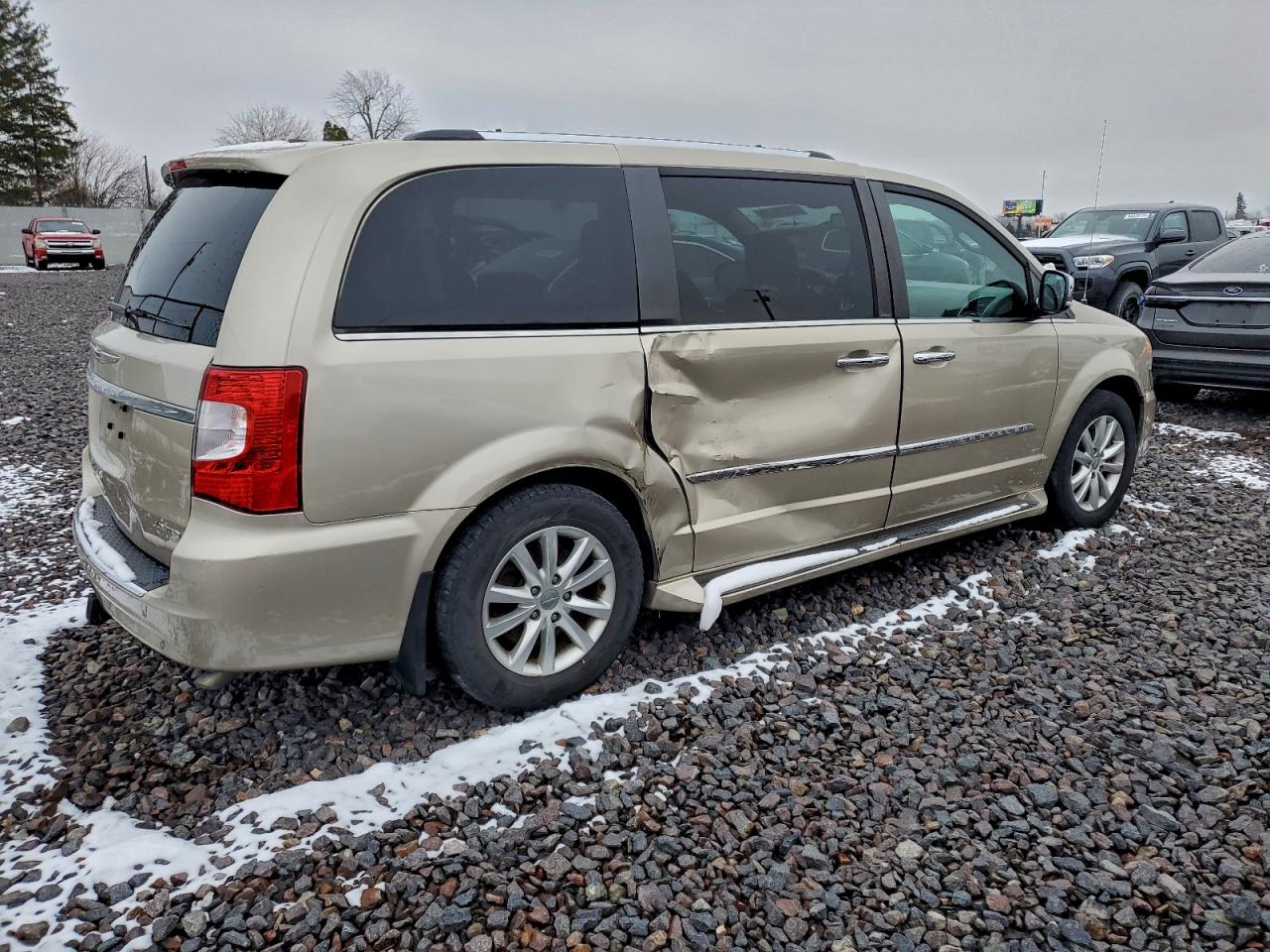 Chrysler Minivan Limited Platinum Image 11