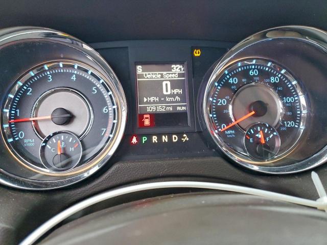 Chrysler Minivan Limited Platinum Image 9