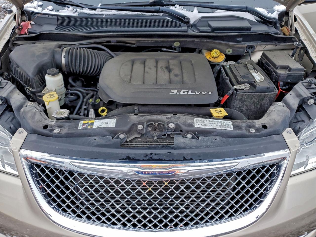 Chrysler Minivan Limited Platinum Image 6