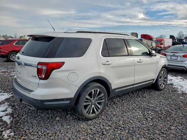 Ford Explorer Platinum Image 2