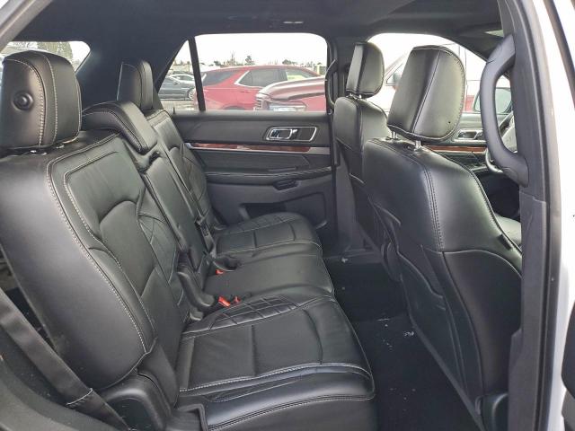 Ford Explorer Platinum Image 13