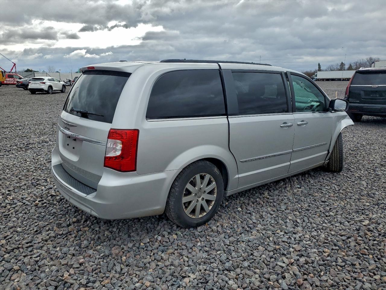Chrysler Minivan Touring L Image 2