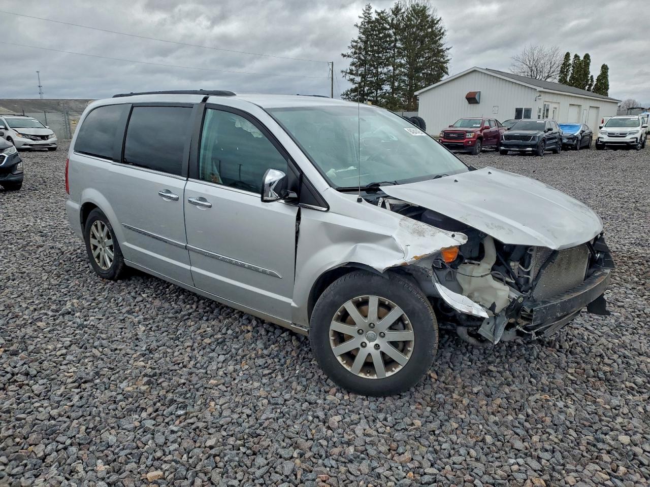 Chrysler Minivan Touring L Image 3