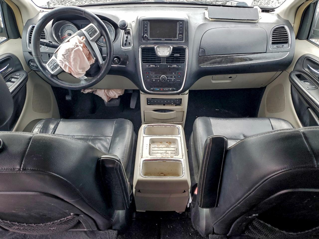 Chrysler Minivan Touring L Image 13