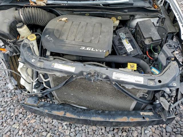 Chrysler Minivan Touring L Image 12