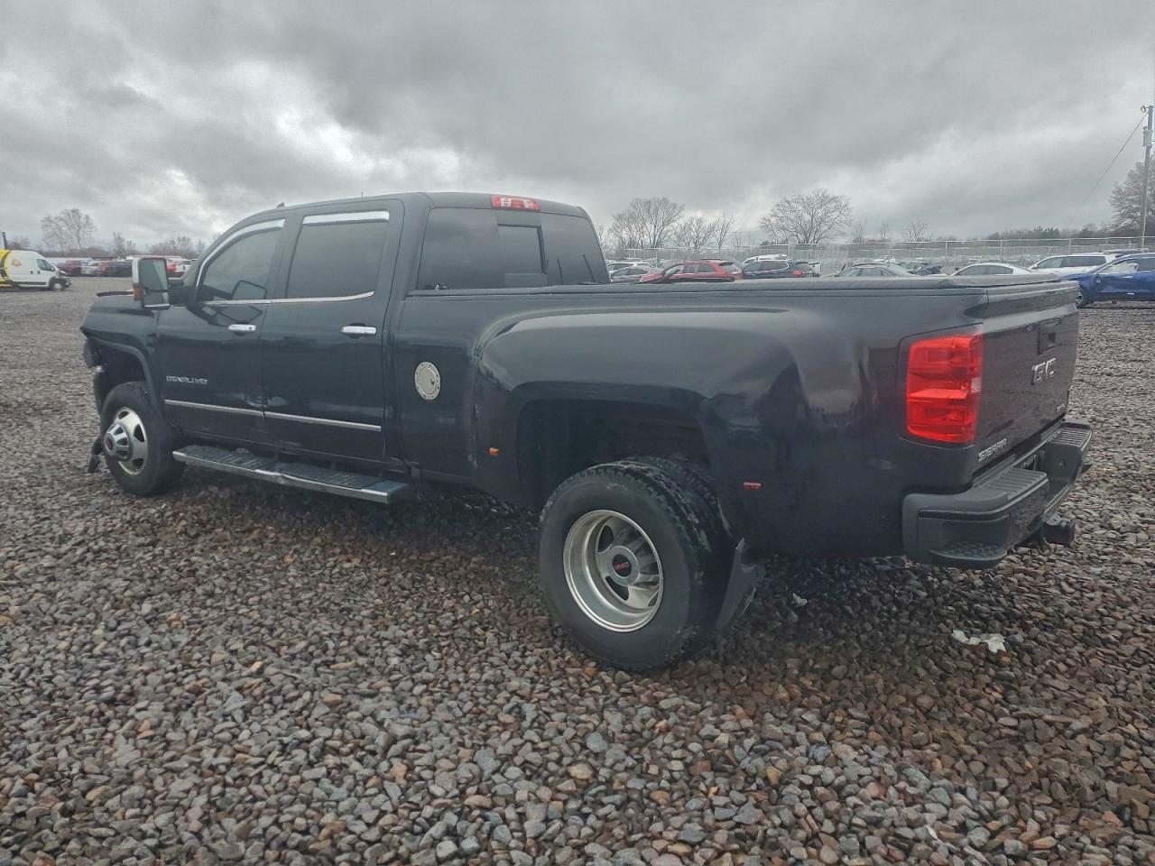 GMC Sierra K3500 Denali Image 7