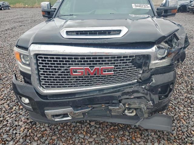 GMC Sierra K3500 Denali Image 3