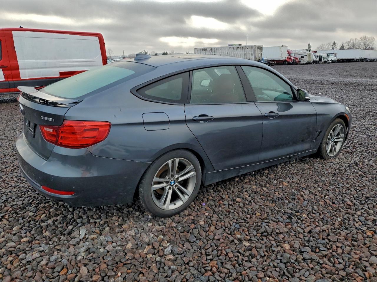 BMW 3 Series Xigt Image 10