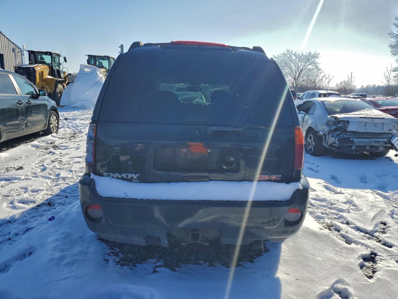 GMC Envoy Denali Xl Image 4