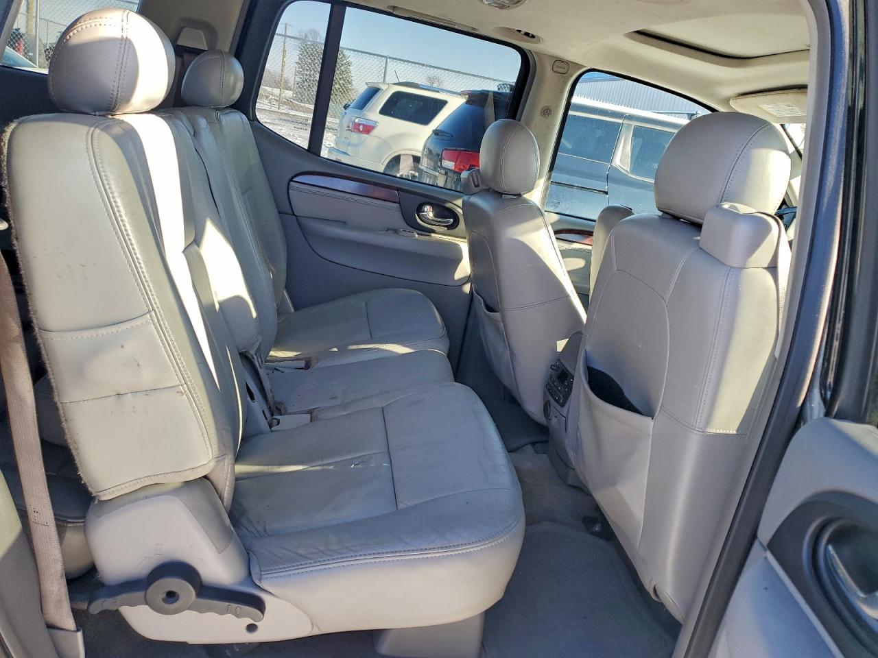 GMC Envoy Denali Xl Image 7