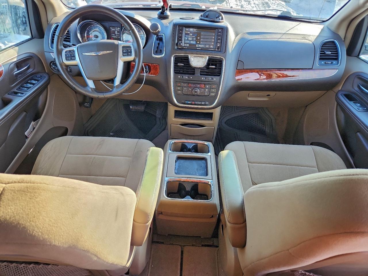 Chrysler Minivan Touring Image 12