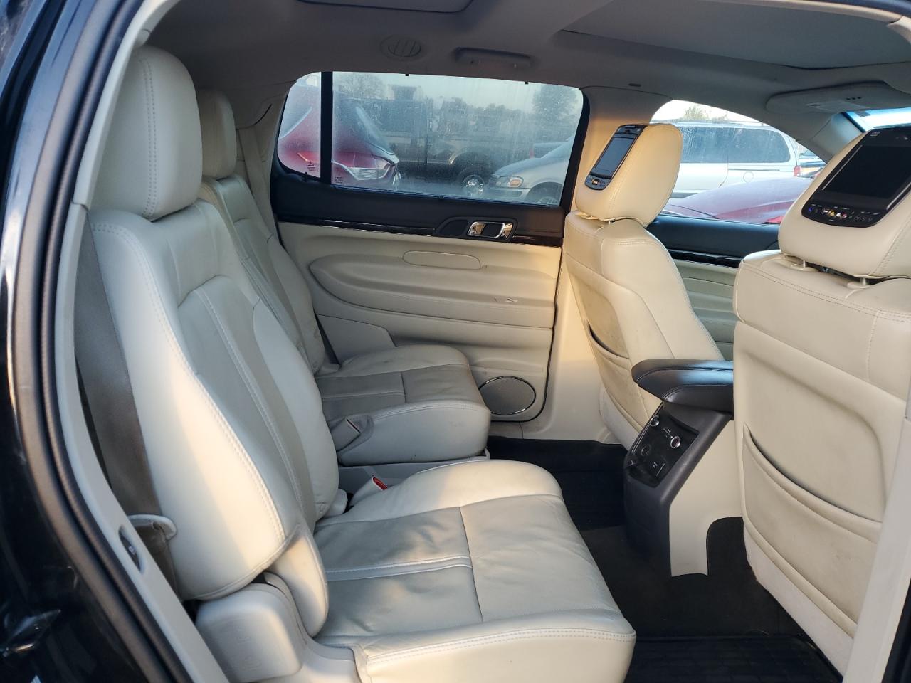 Lincoln MKT Image 10