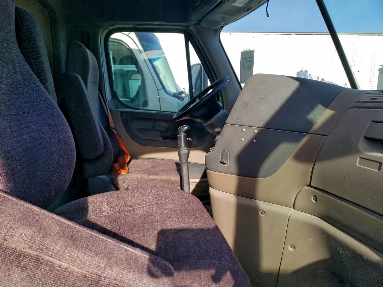 Freightliner Cascadia Image 2