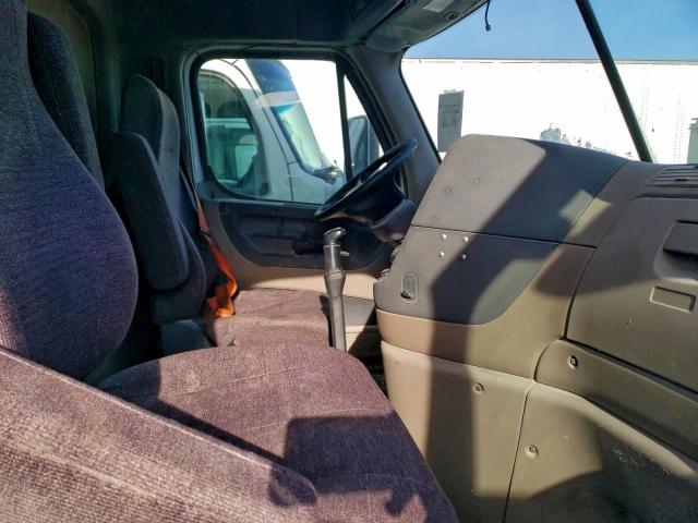 Freightliner Cascadia Image 2