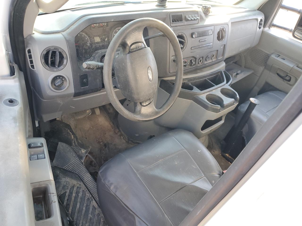 Ford E-350 E350 Super Duty Cutaway Van Image 13